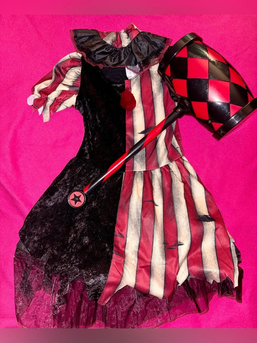 Kids Black & Red Evil Clown Costume and Mallet size M (10)